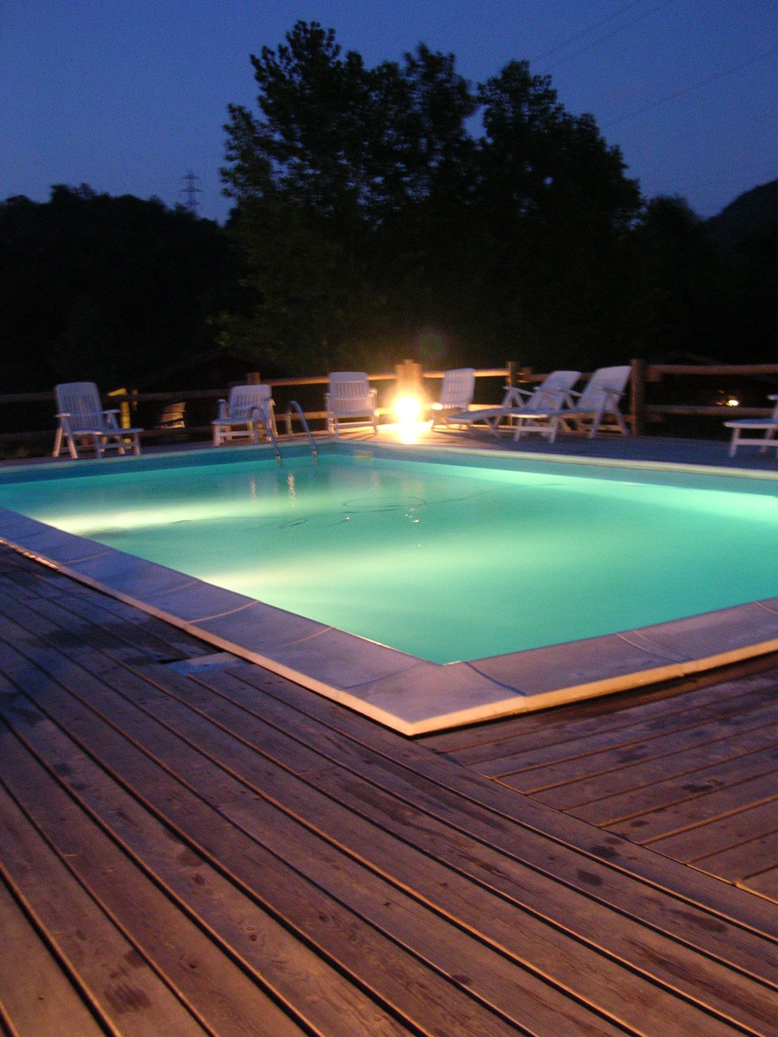 illuminazione serale della piscina